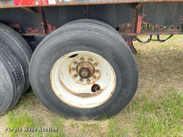 image for item LY9749 1992 Utility  flatbed trailer