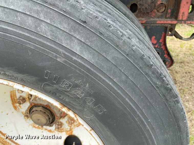 image for item LY9749 1992 Utility  flatbed trailer