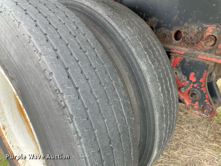 image for item LY9749 1992 Utility  flatbed trailer