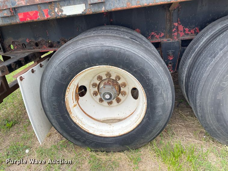 image for item LY9749 1992 Utility  flatbed trailer