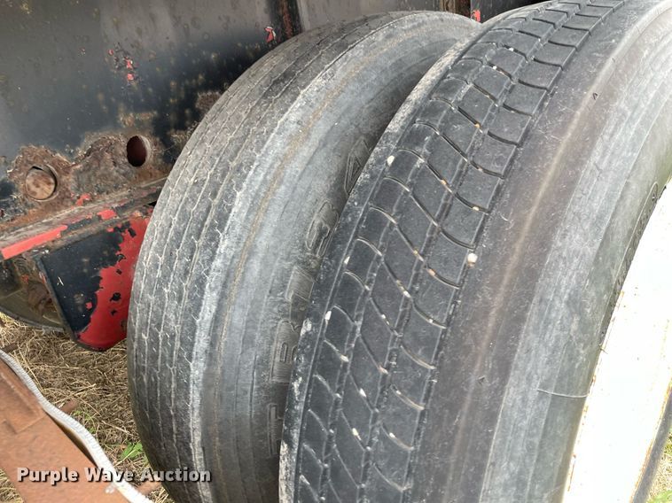 image for item LY9749 1992 Utility  flatbed trailer