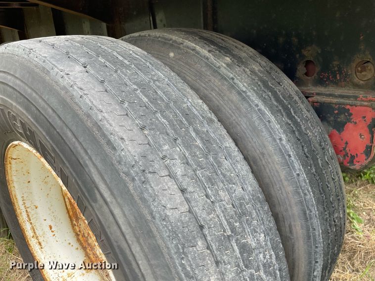 image for item LY9749 1992 Utility  flatbed trailer