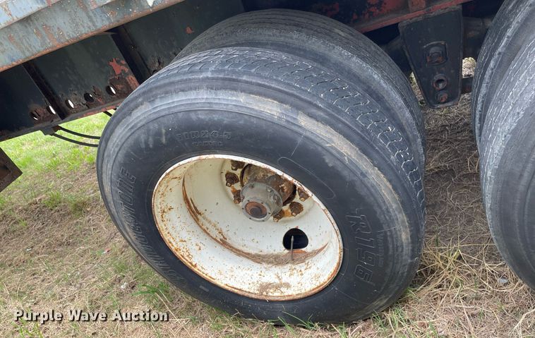 image for item LY9749 1992 Utility  flatbed trailer