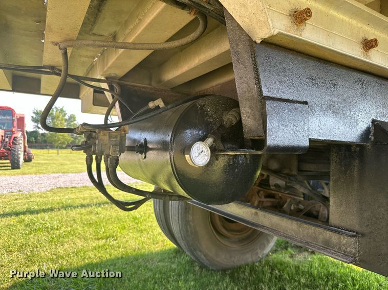 image for item MB9532 1991 Travis  end dump trailer