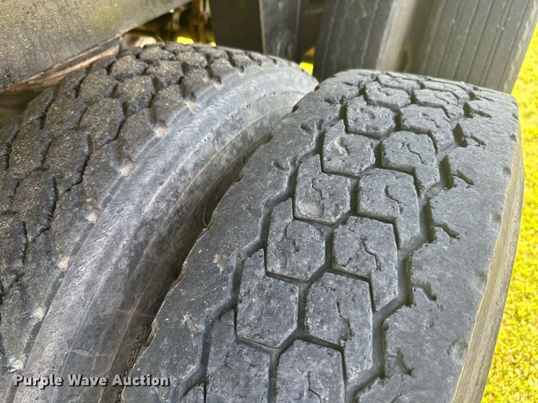 image for item MB9532 1991 Travis  end dump trailer