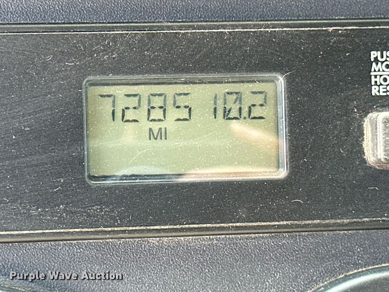 image for item MB9535 2010 Freightliner Cascadia  semi truck