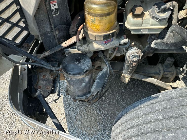 image for item MB9535 2010 Freightliner Cascadia  semi truck