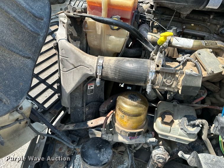 image for item MB9535 2010 Freightliner Cascadia  semi truck