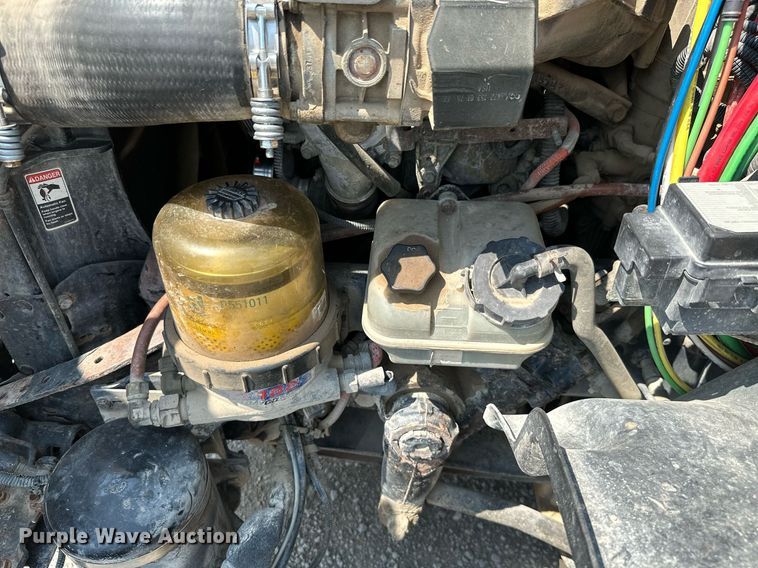 image for item MB9535 2010 Freightliner Cascadia  semi truck