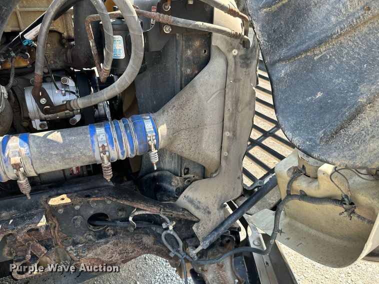 image for item MB9535 2010 Freightliner Cascadia  semi truck