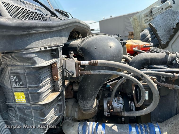 image for item MB9535 2010 Freightliner Cascadia  semi truck