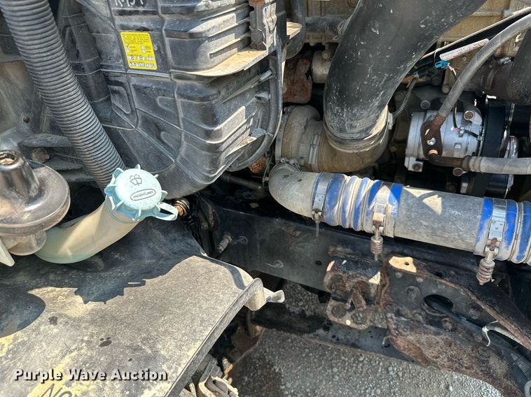 image for item MB9535 2010 Freightliner Cascadia  semi truck