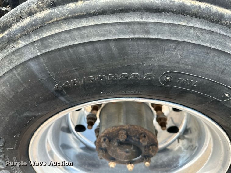 image for item MB9535 2010 Freightliner Cascadia  semi truck