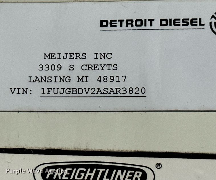 image for item MB9535 2010 Freightliner Cascadia  semi truck