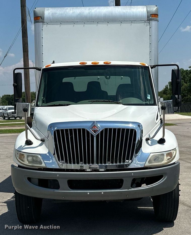 image for item MB9540 2012 International DuraStar 4300  box truck
