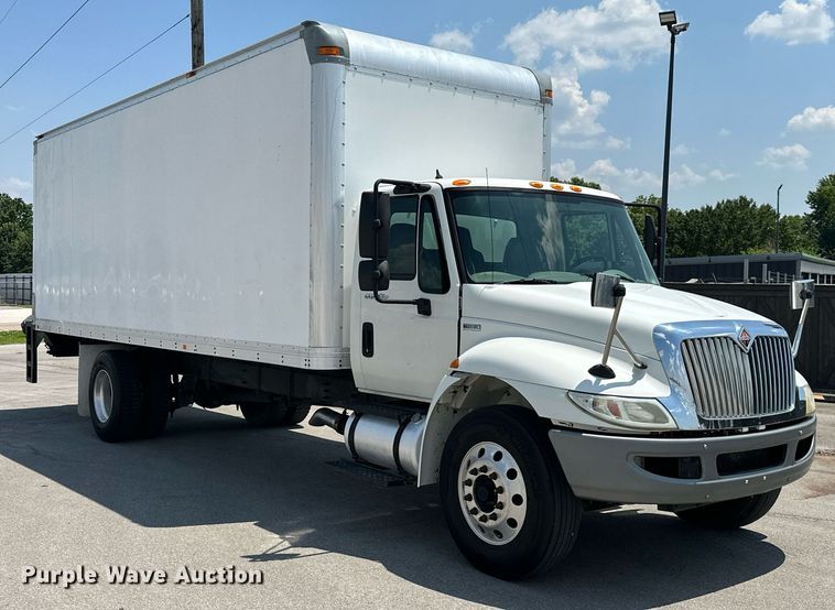 image for item MB9540 2012 International DuraStar 4300  box truck