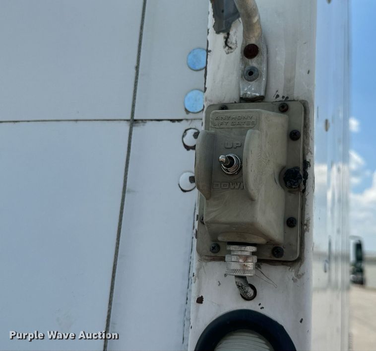 image for item MB9540 2012 International DuraStar 4300  box truck