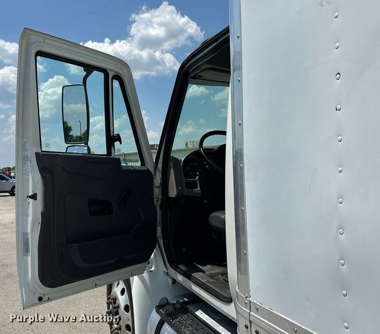 image for item MB9540 2012 International DuraStar 4300  box truck