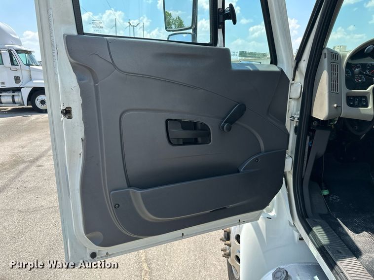 image for item MB9540 2012 International DuraStar 4300  box truck