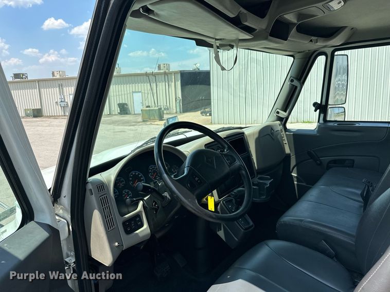 image for item MB9540 2012 International DuraStar 4300  box truck