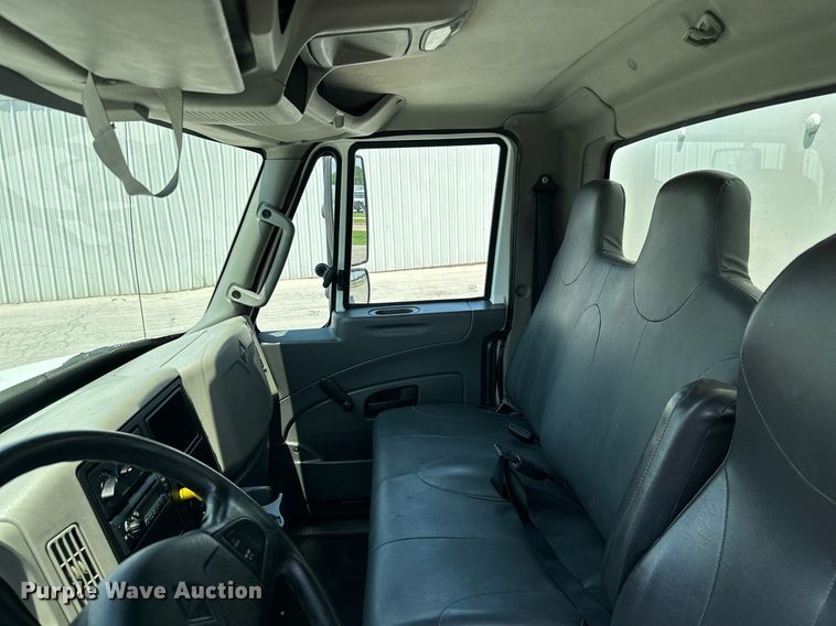 image for item MB9540 2012 International DuraStar 4300  box truck