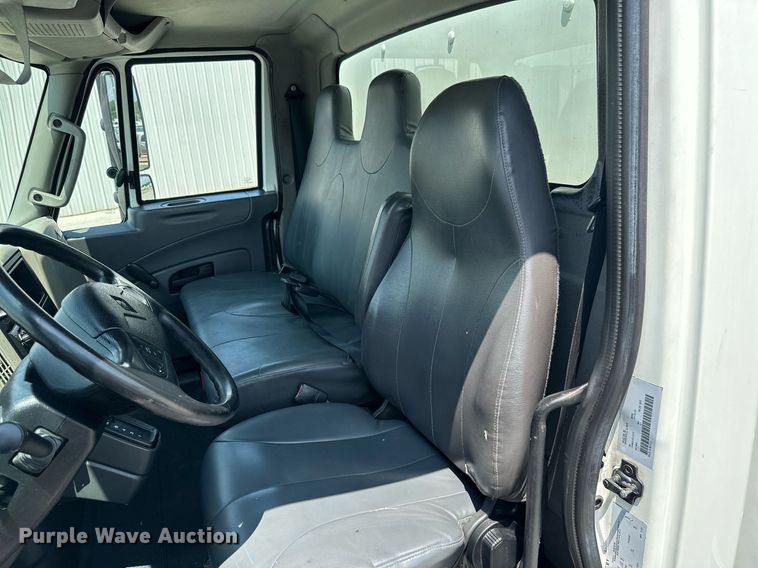 image for item MB9540 2012 International DuraStar 4300  box truck