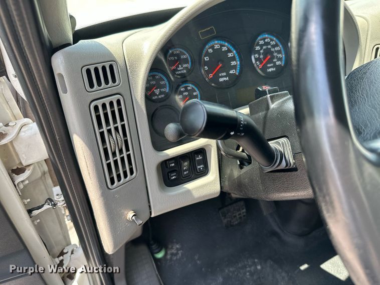 image for item MB9540 2012 International DuraStar 4300  box truck