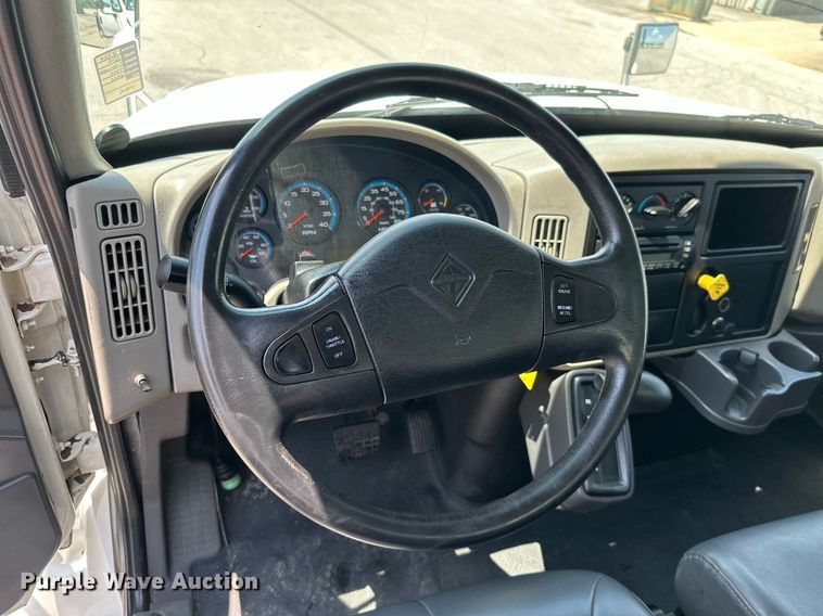 image for item MB9540 2012 International DuraStar 4300  box truck