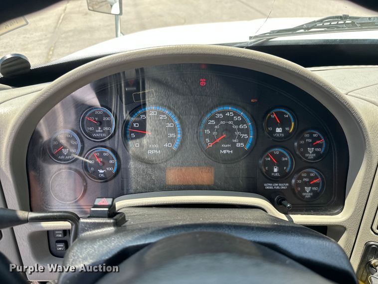 image for item MB9540 2012 International DuraStar 4300  box truck