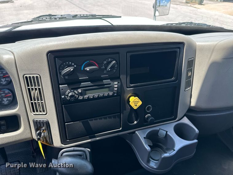 image for item MB9540 2012 International DuraStar 4300  box truck