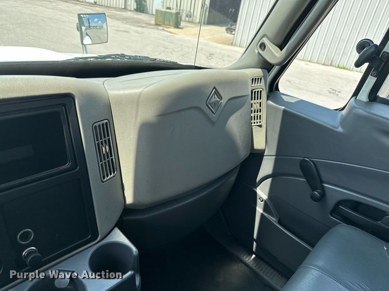 image for item MB9540 2012 International DuraStar 4300  box truck