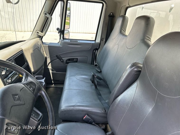 image for item MB9540 2012 International DuraStar 4300  box truck