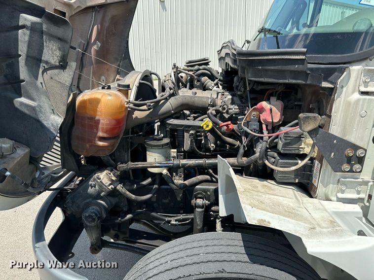 image for item MB9540 2012 International DuraStar 4300  box truck