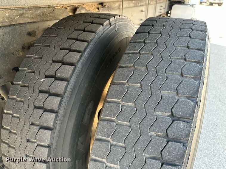 image for item MB9540 2012 International DuraStar 4300  box truck