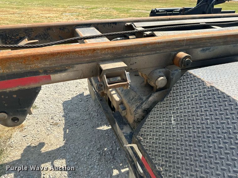 image for item MB9550 2005 Mack CV713  roll-off container truck