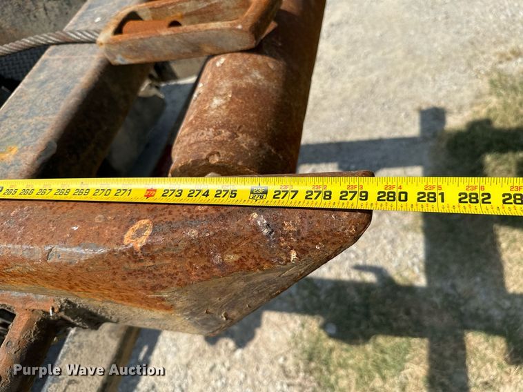 image for item MB9550 2005 Mack CV713  roll-off container truck