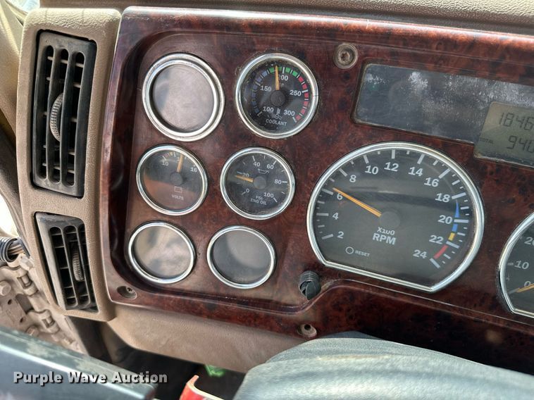 image for item MB9550 2005 Mack CV713  roll-off container truck