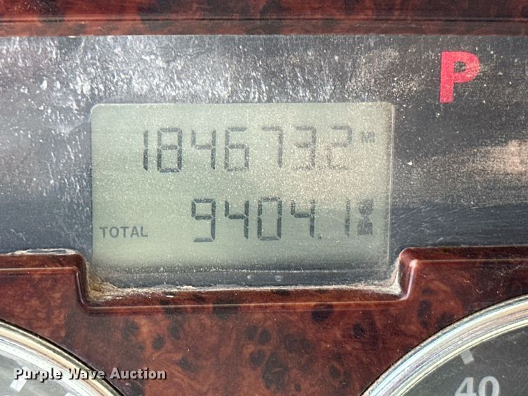 image for item MB9550 2005 Mack CV713  roll-off container truck