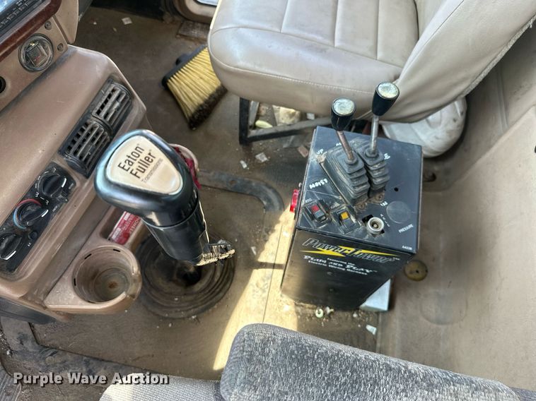 image for item MB9550 2005 Mack CV713  roll-off container truck