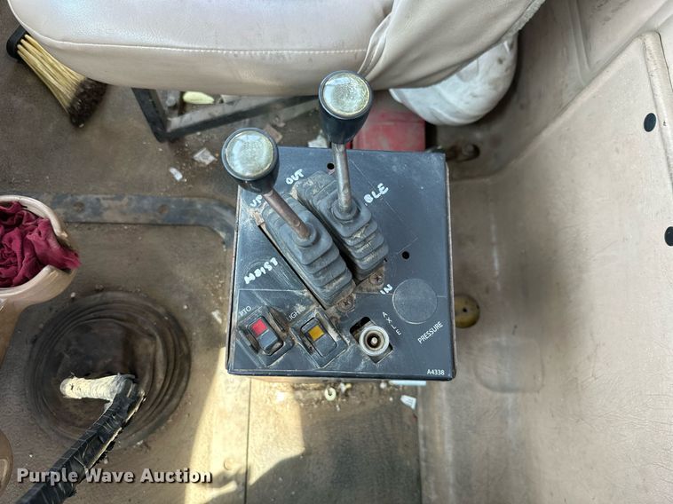 image for item MB9550 2005 Mack CV713  roll-off container truck