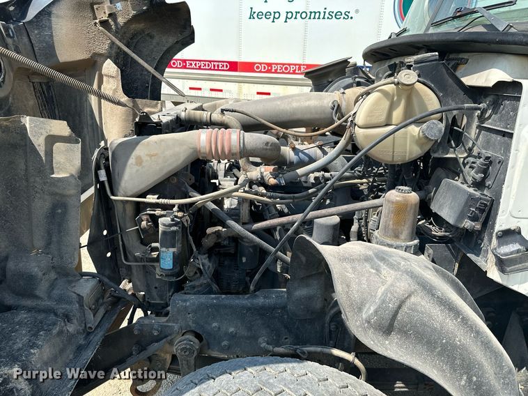 image for item MB9550 2005 Mack CV713  roll-off container truck