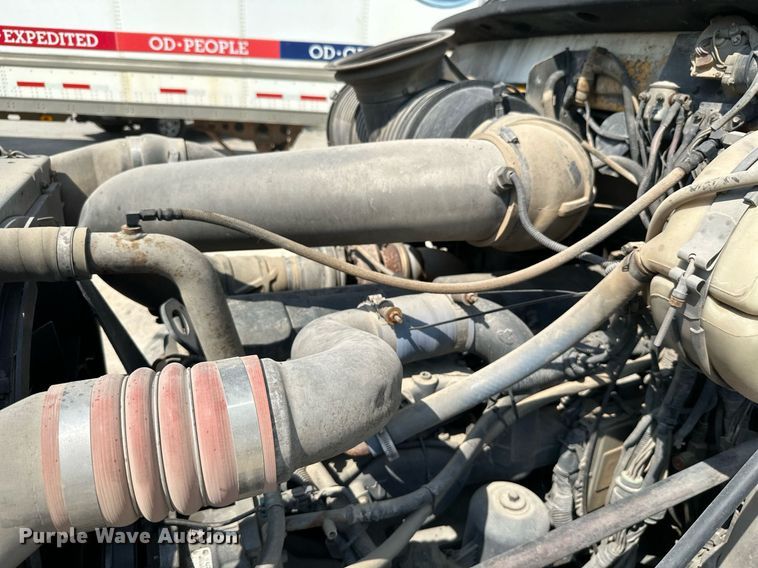 image for item MB9550 2005 Mack CV713  roll-off container truck