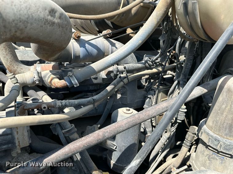 image for item MB9550 2005 Mack CV713  roll-off container truck