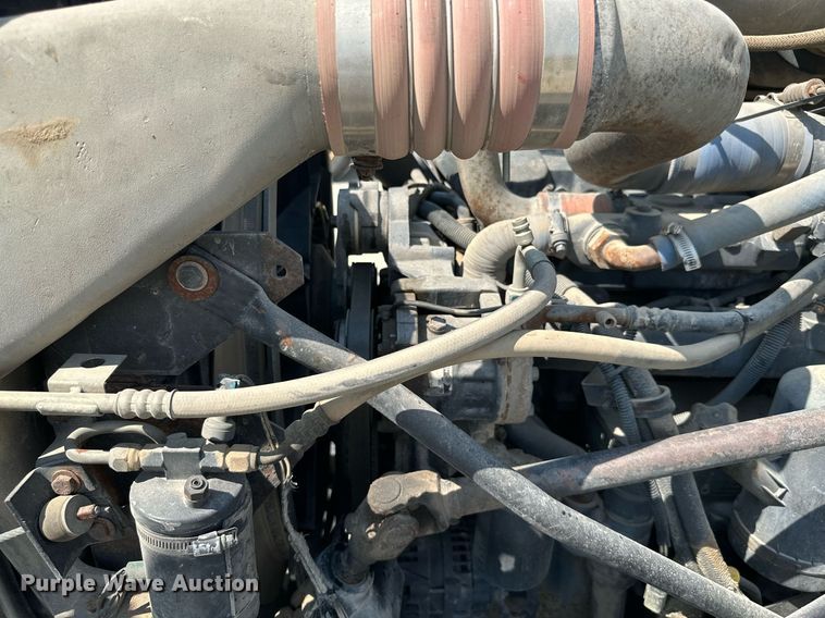 image for item MB9550 2005 Mack CV713  roll-off container truck