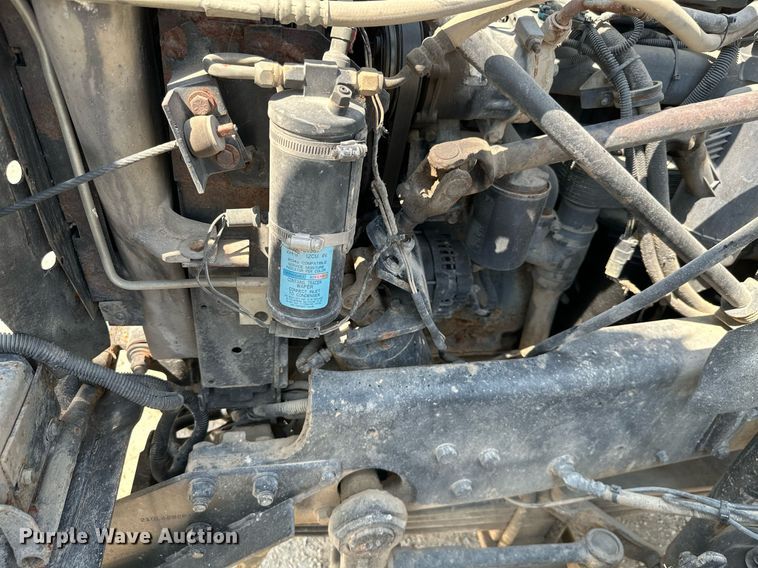 image for item MB9550 2005 Mack CV713  roll-off container truck