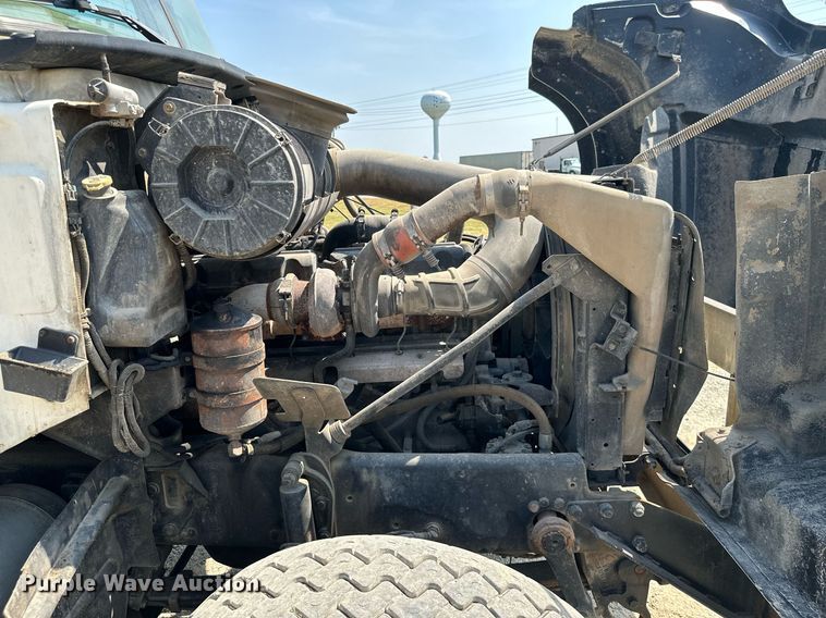 image for item MB9550 2005 Mack CV713  roll-off container truck