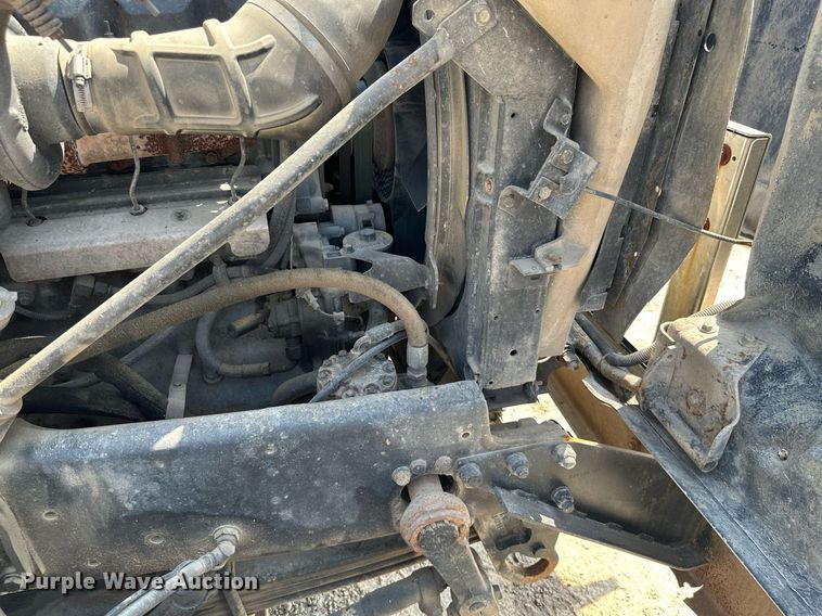 image for item MB9550 2005 Mack CV713  roll-off container truck