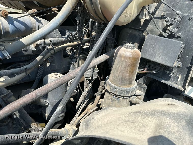 image for item MB9550 2005 Mack CV713  roll-off container truck