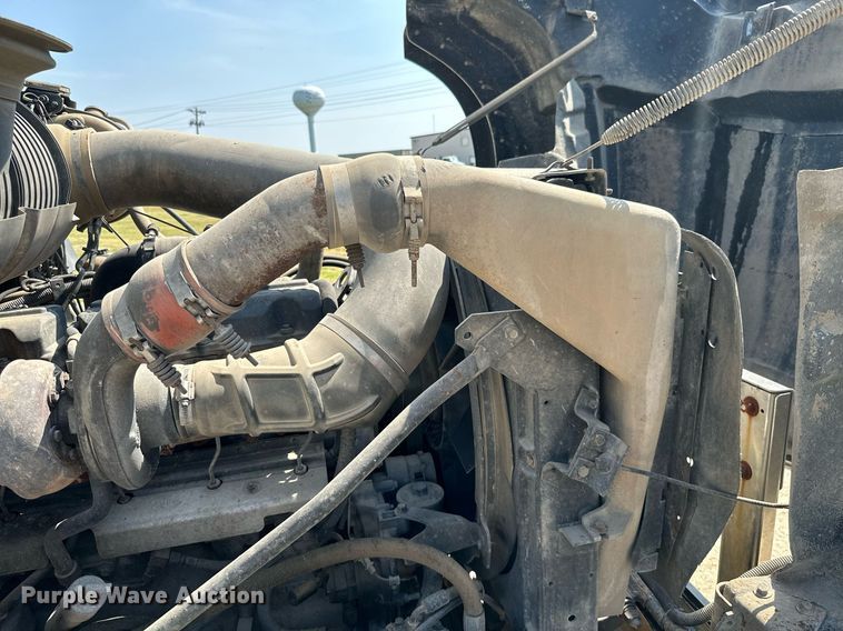 image for item MB9550 2005 Mack CV713  roll-off container truck