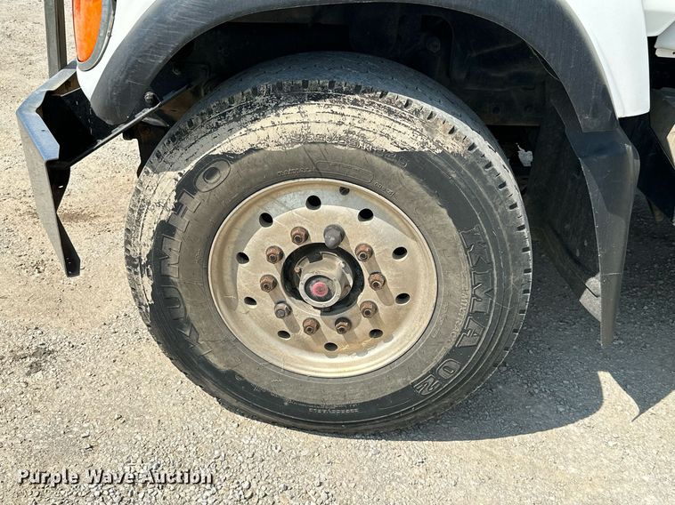 image for item MB9550 2005 Mack CV713  roll-off container truck